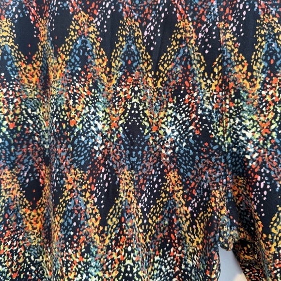 LuLaRoe Tall and Curvy Leggings  - multi color abstract chevron dot print - Picture 3 of 9